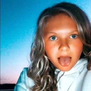 Meet your Posher, Ava